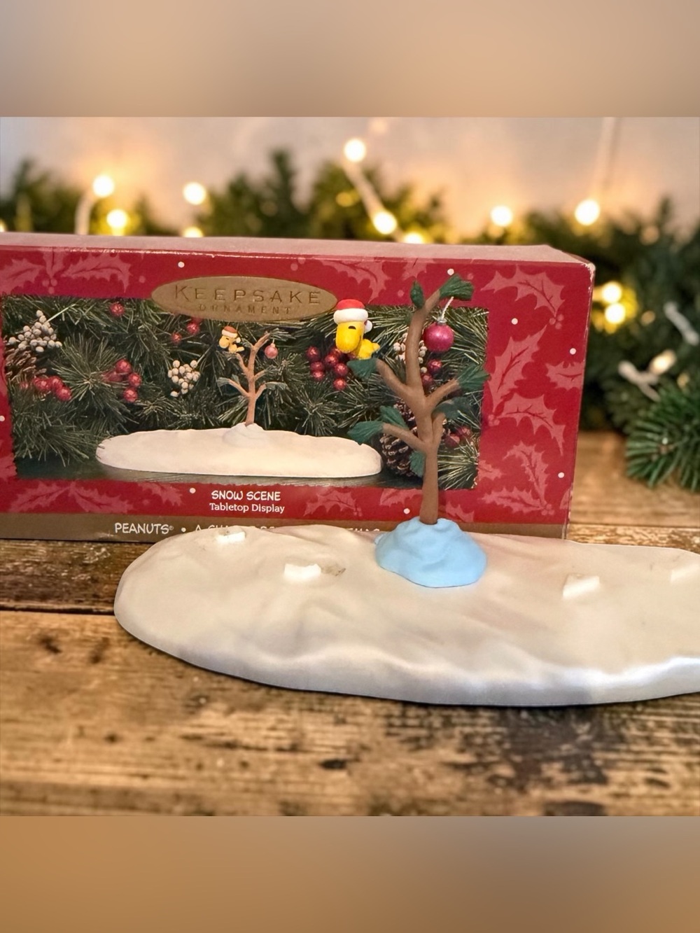 HALLMARK Keepsake Ornament 1995 Snow Scene Tabletop Display Peanuts Woodstock